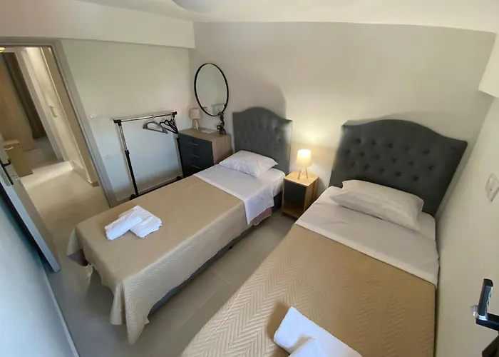 Χλοη Apartment E8 *