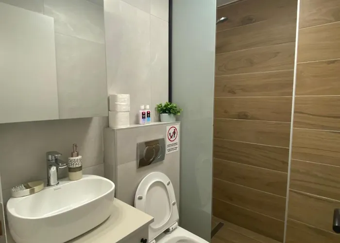 Χλοη Apartment E8