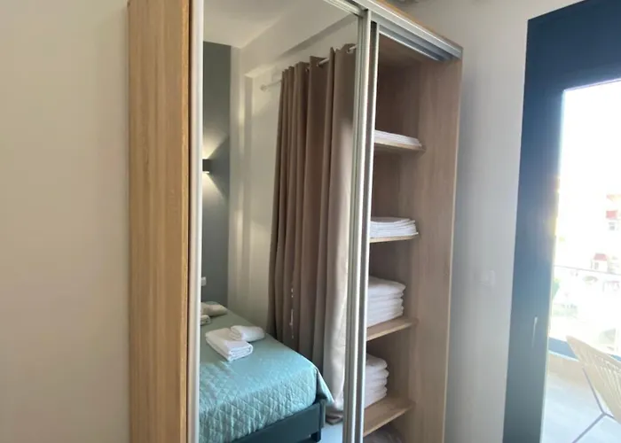 Χλοη Apartment E8 Karianí